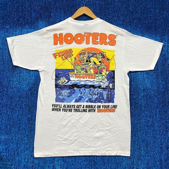 Hooters Fishing Lures Deep Sea Fishing Trip Bar Promo Tee M